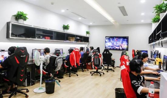 探索FPS游戏角色设计的魅力与创新